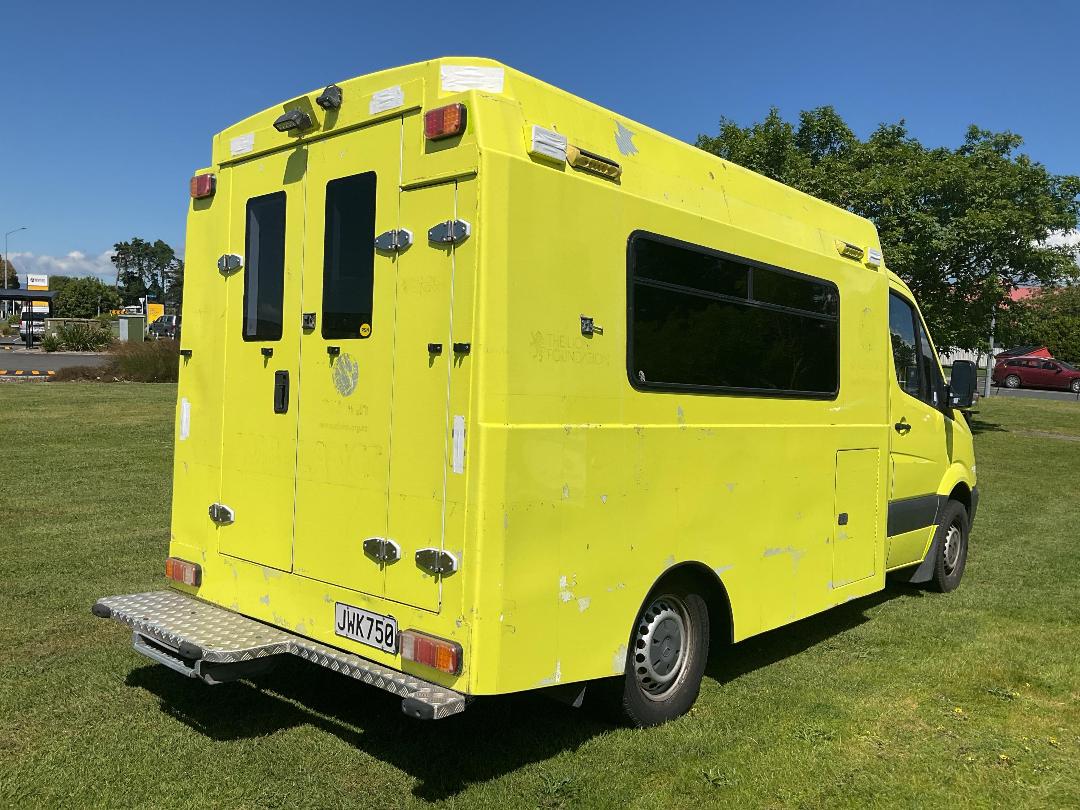 Photo '6' of Mercedes-Benz Sprinter M-B 319 SPRINTER CC Ambulance Photo '6' of Mercedes-Benz Sprinter M-B 319 SPRINTER CC Ambulance