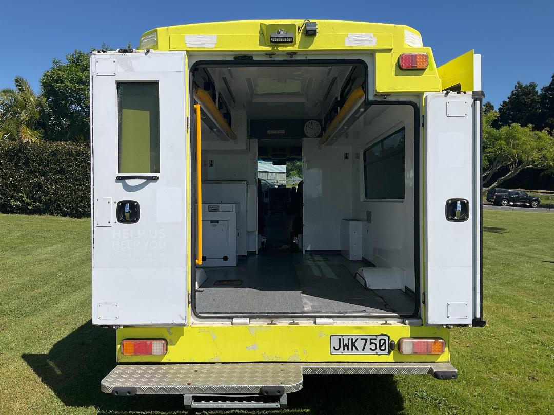 Photo '9' of Mercedes-Benz Sprinter M-B 319 SPRINTER CC Ambulance Photo '9' of Mercedes-Benz Sprinter M-B 319 SPRINTER CC Ambulance