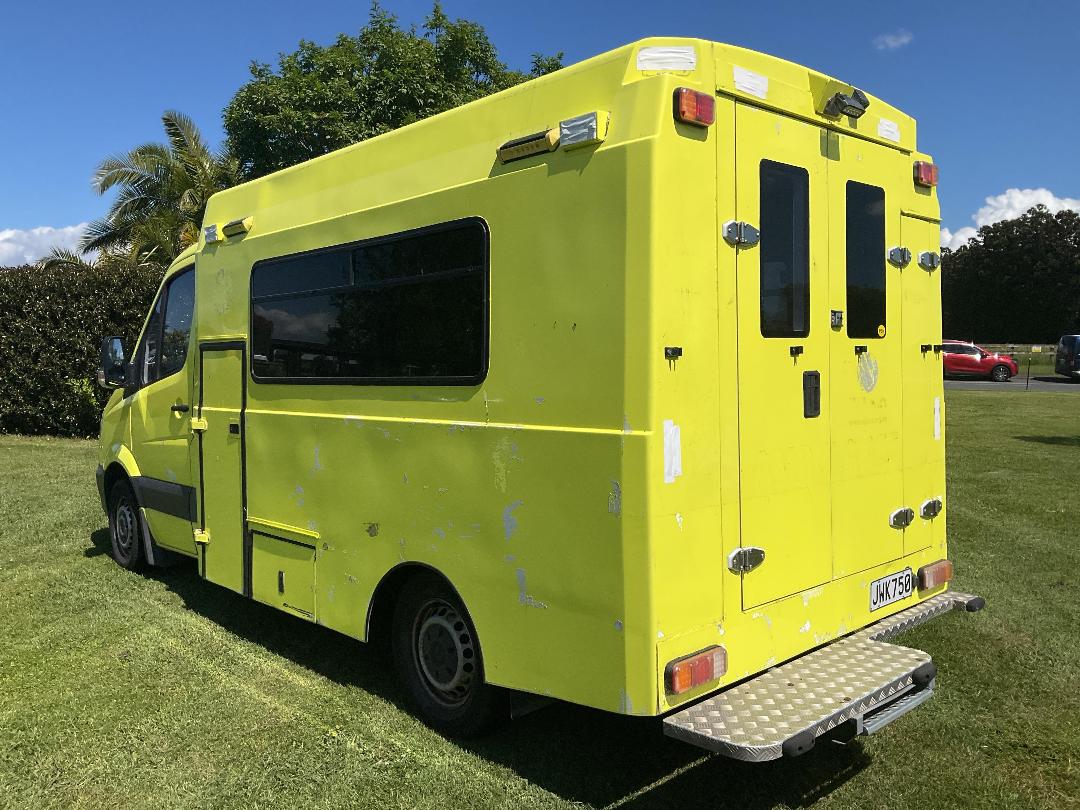 Photo '12' of Mercedes-Benz Sprinter M-B 319 SPRINTER CC Ambulance Photo '12' of Mercedes-Benz Sprinter M-B 319 SPRINTER CC Ambulance