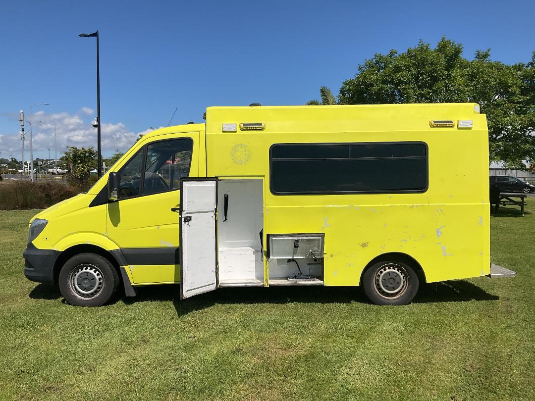 Photo '14' of Mercedes-Benz Sprinter M-B 319 SPRINTER CC Ambulance Photo '14' of Mercedes-Benz Sprinter M-B 319 SPRINTER CC Ambulance