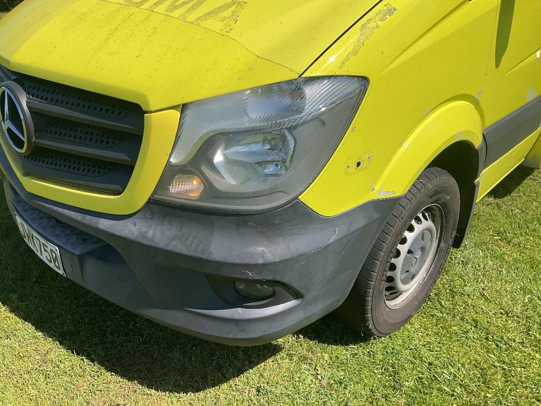 Photo '32' of Mercedes-Benz Sprinter M-B 319 SPRINTER CC Ambulance Photo '32' of Mercedes-Benz Sprinter M-B 319 SPRINTER CC Ambulance