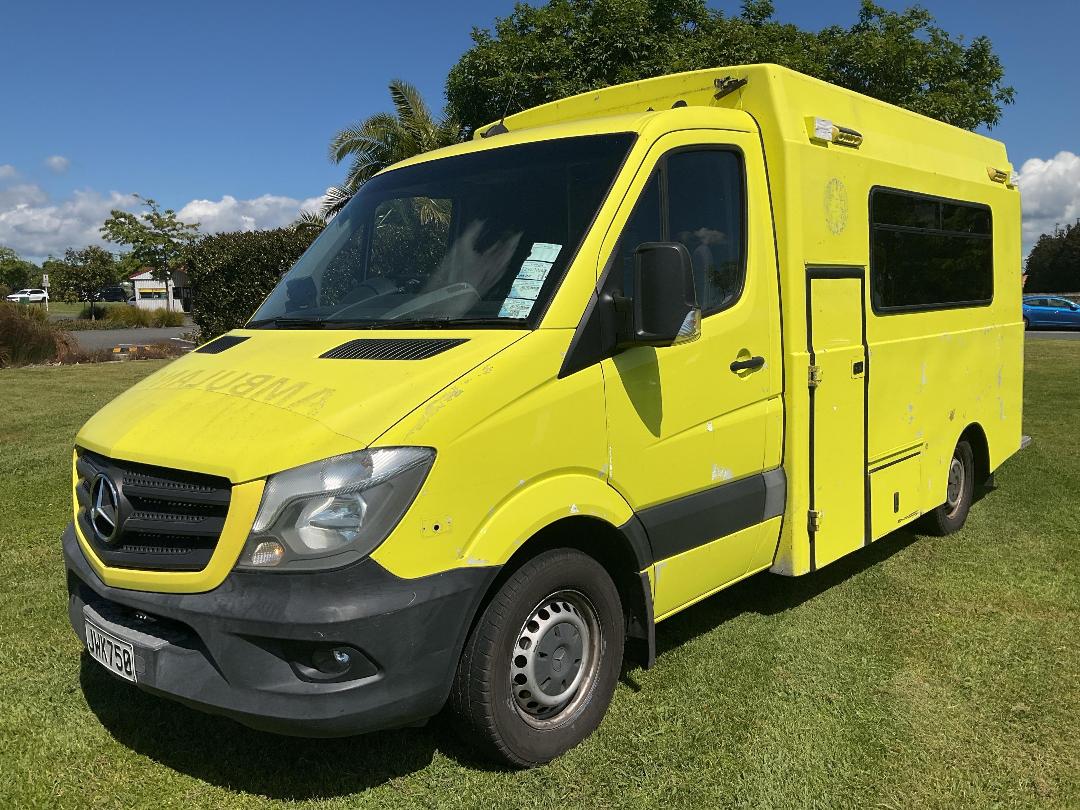 Photo '15' of Mercedes-Benz Sprinter M-B 319 SPRINTER CC Ambulance Photo '15' of Mercedes-Benz Sprinter M-B 319 SPRINTER CC Ambulance