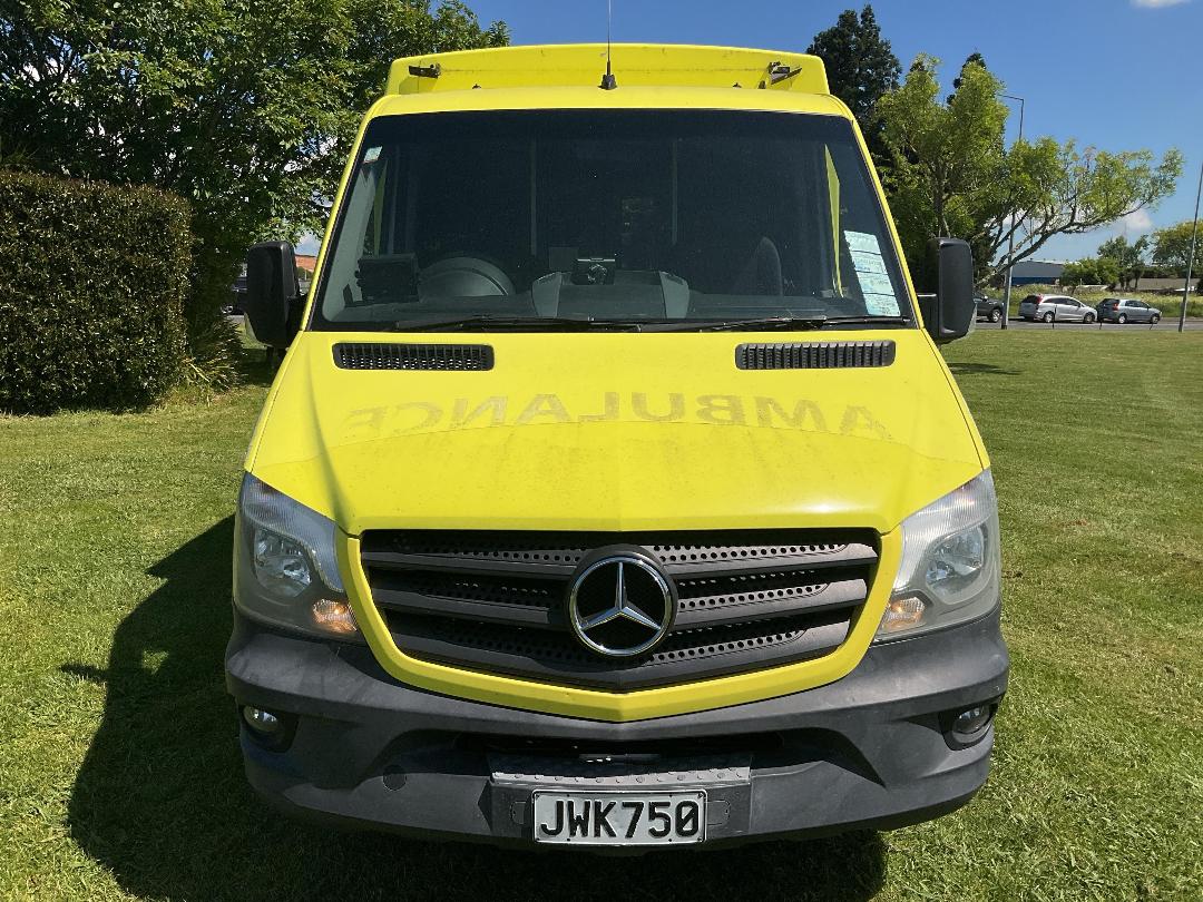 Photo '16' of Mercedes-Benz Sprinter M-B 319 SPRINTER CC Ambulance Photo '16' of Mercedes-Benz Sprinter M-B 319 SPRINTER CC Ambulance