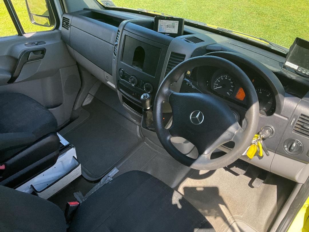 Photo '18' of Mercedes-Benz Sprinter M-B 319 SPRINTER CC Ambulance Photo '18' of Mercedes-Benz Sprinter M-B 319 SPRINTER CC Ambulance
