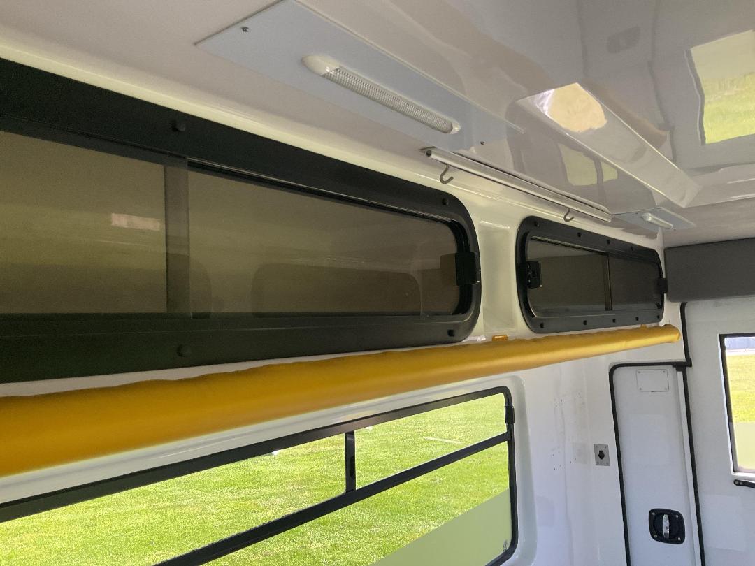 Photo '30' of Mercedes-Benz Sprinter M-B 319 SPRINTER CC Ambulance Photo '30' of Mercedes-Benz Sprinter M-B 319 SPRINTER CC Ambulance