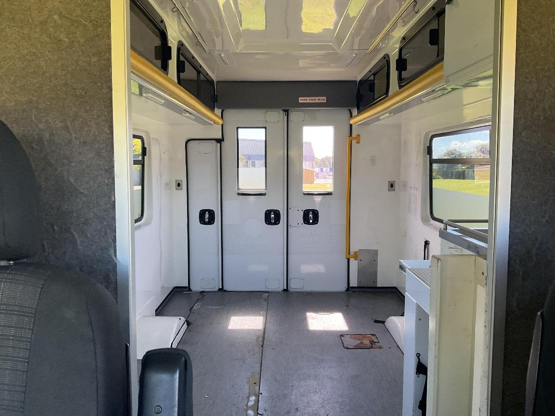 Photo '11' of Mercedes-Benz Sprinter M-B 319 SPRINTER CC Ambulance Photo '11' of Mercedes-Benz Sprinter M-B 319 SPRINTER CC Ambulance