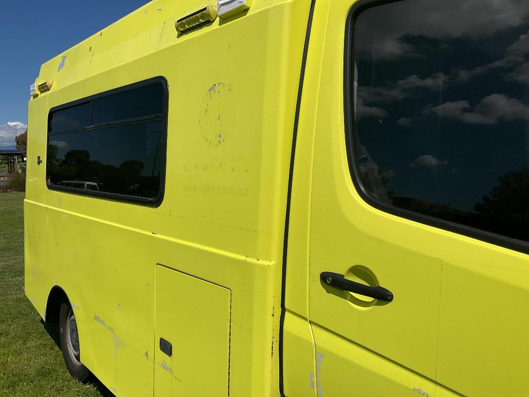 Photo '44' of Mercedes-Benz Sprinter M-B 319 SPRINTER CC Ambulance Photo '44' of Mercedes-Benz Sprinter M-B 319 SPRINTER CC Ambulance