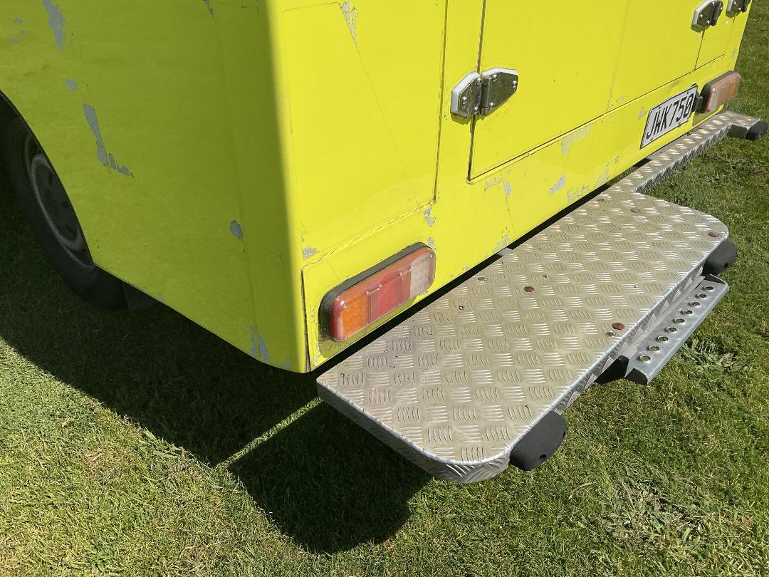 Photo '38' of Mercedes-Benz Sprinter M-B 319 SPRINTER CC Ambulance Photo '38' of Mercedes-Benz Sprinter M-B 319 SPRINTER CC Ambulance