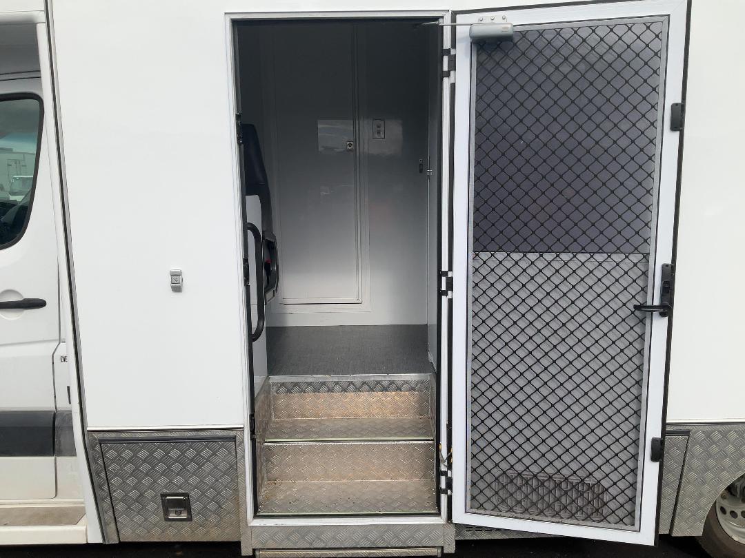 Photo '23' of Mercedes-Benz Sprinter Camper 519 CDI 4325L Box Body Photo '23' of Mercedes-Benz Sprinter Camper 519 CDI 4325L Box Body