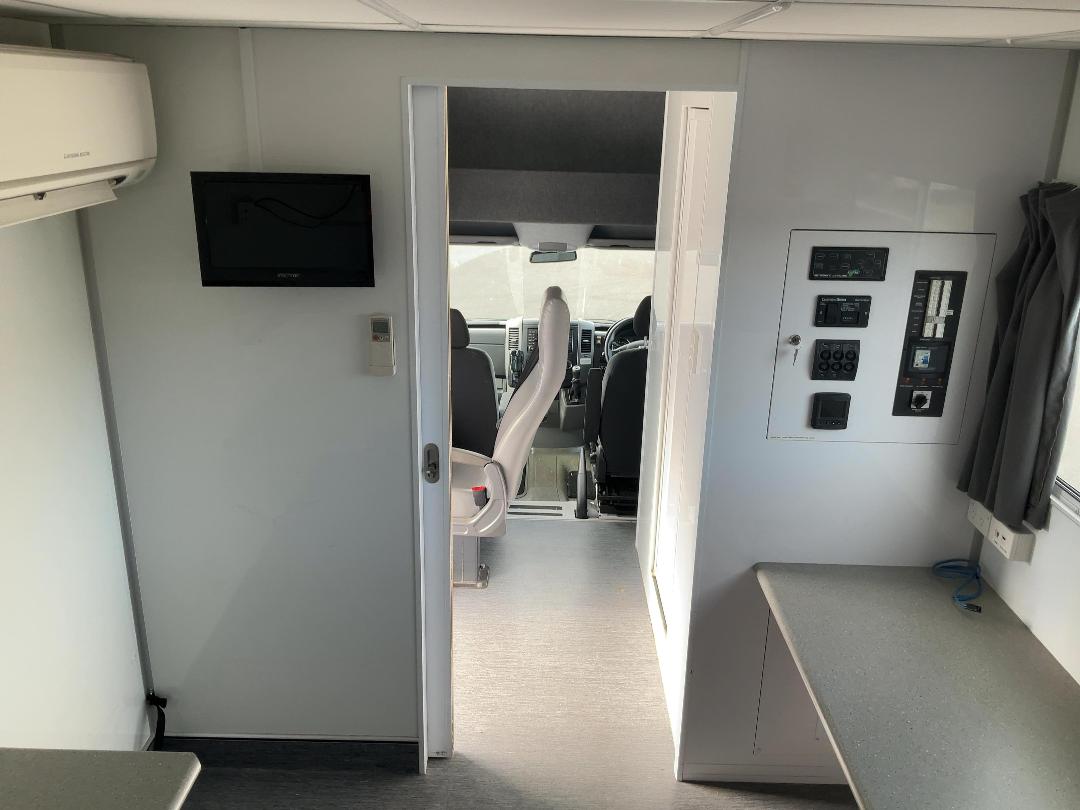 Photo '27' of Mercedes-Benz Sprinter Camper 519 CDI 4325L Box Body Photo '27' of Mercedes-Benz Sprinter Camper 519 CDI 4325L Box Body