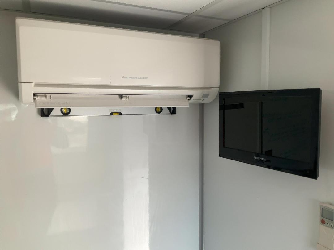 Photo '28' of Mercedes-Benz Sprinter Camper 519 CDI 4325L Box Body Photo '28' of Mercedes-Benz Sprinter Camper 519 CDI 4325L Box Body