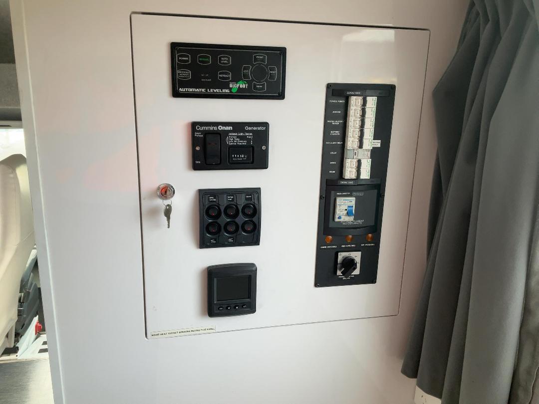 Photo '29' of Mercedes-Benz Sprinter Camper 519 CDI 4325L Box Body Photo '29' of Mercedes-Benz Sprinter Camper 519 CDI 4325L Box Body