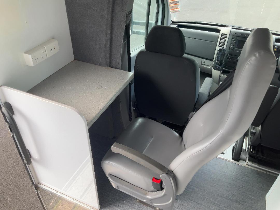 Photo '32' of Mercedes-Benz Sprinter Camper 519 CDI 4325L Box Body Photo '32' of Mercedes-Benz Sprinter Camper 519 CDI 4325L Box Body