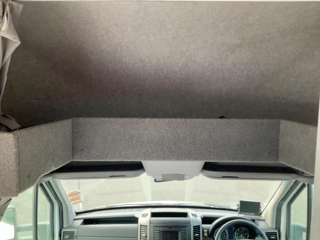 Photo '33' of Mercedes-Benz Sprinter Camper 519 CDI 4325L Box Body Photo '33' of Mercedes-Benz Sprinter Camper 519 CDI 4325L Box Body