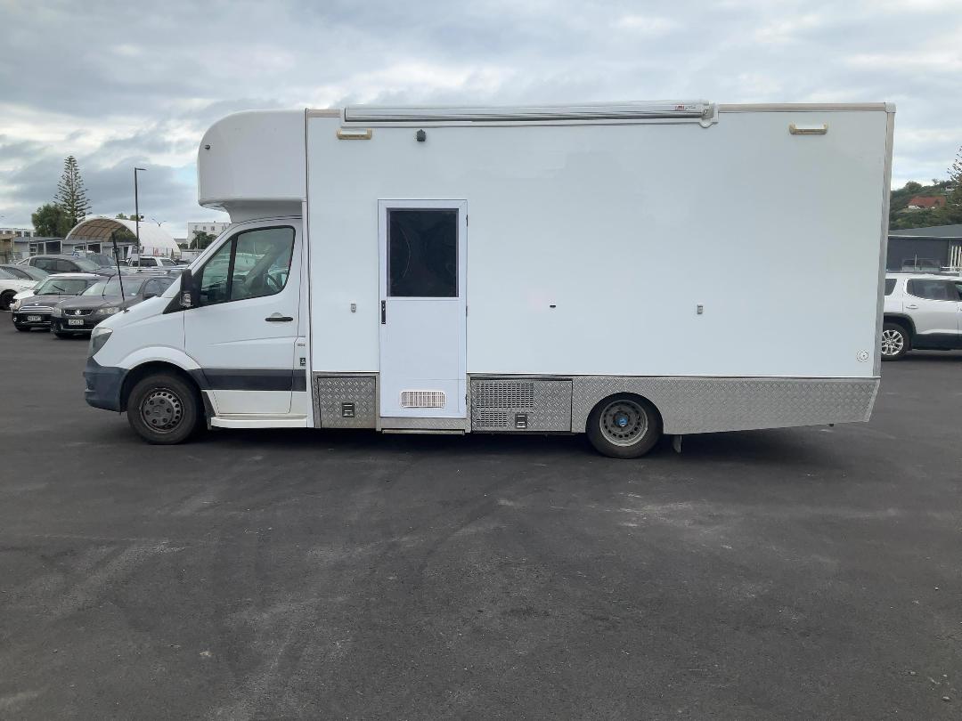 Photo '37' of Mercedes-Benz Sprinter Camper 519 CDI 4325L Box Body Photo '37' of Mercedes-Benz Sprinter Camper 519 CDI 4325L Box Body