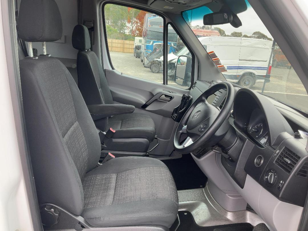 Photo '38' of Mercedes-Benz Sprinter Camper 519 CDI 4325L Box Body Photo '38' of Mercedes-Benz Sprinter Camper 519 CDI 4325L Box Body