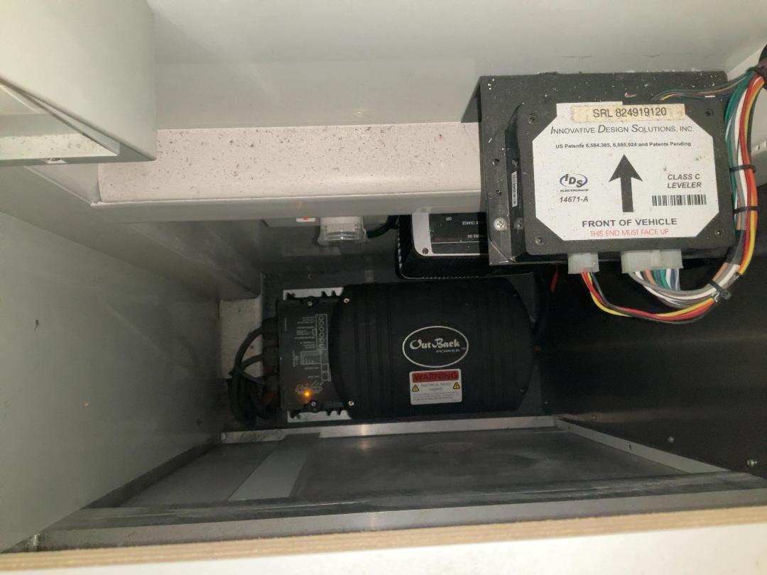 Photo '31' of Mercedes-Benz Sprinter Camper 519 CDI 4325L Box Body Photo '31' of Mercedes-Benz Sprinter Camper 519 CDI 4325L Box Body