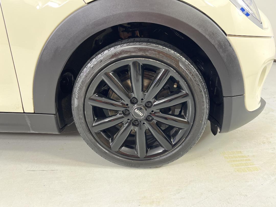 Photo '9' of Mini Hatch