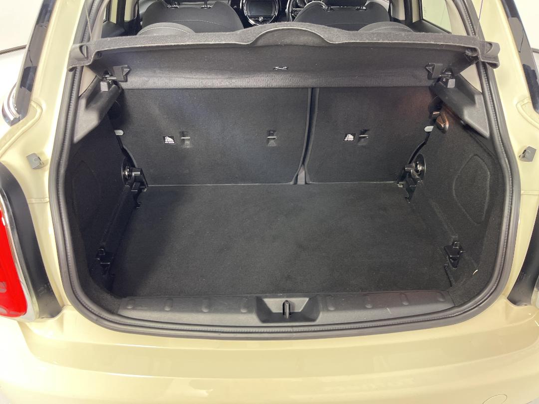 Photo '14' of Mini Hatch