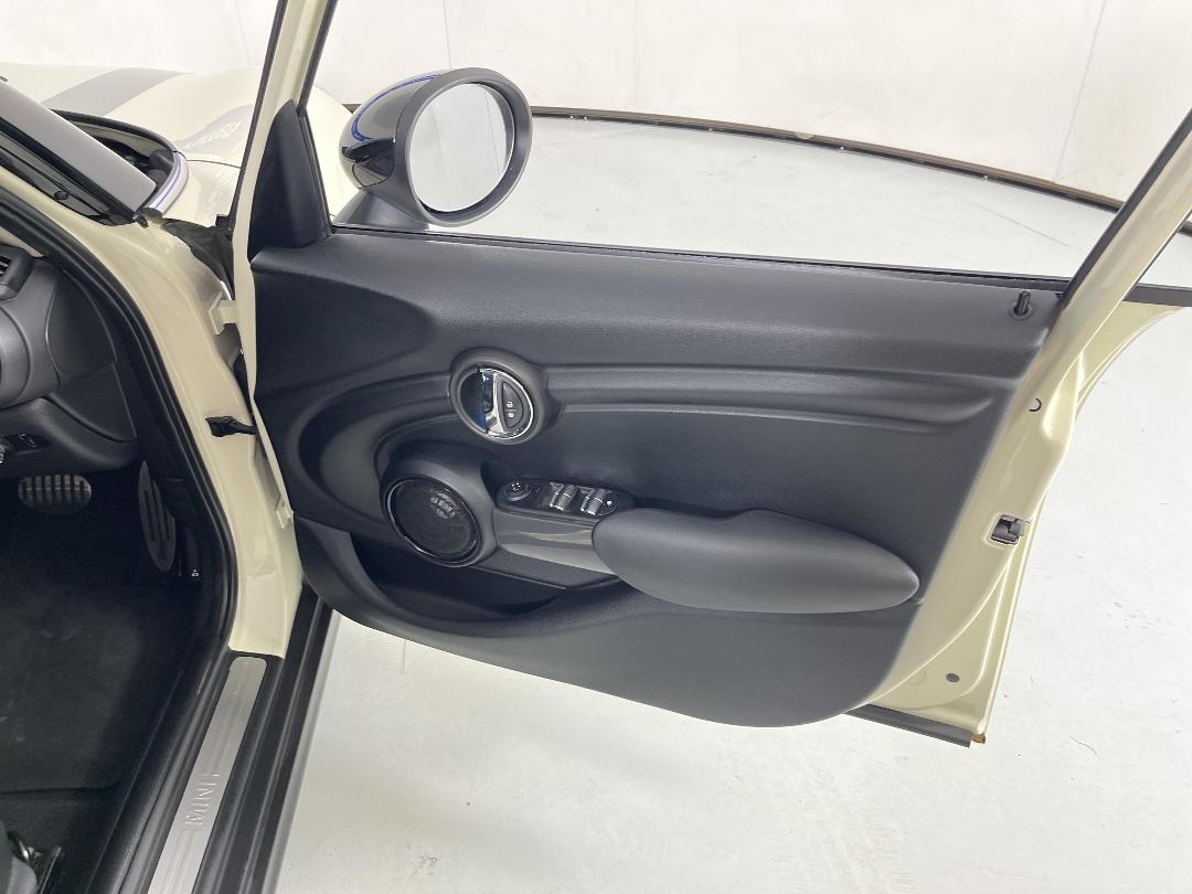 Photo '15' of Mini Hatch