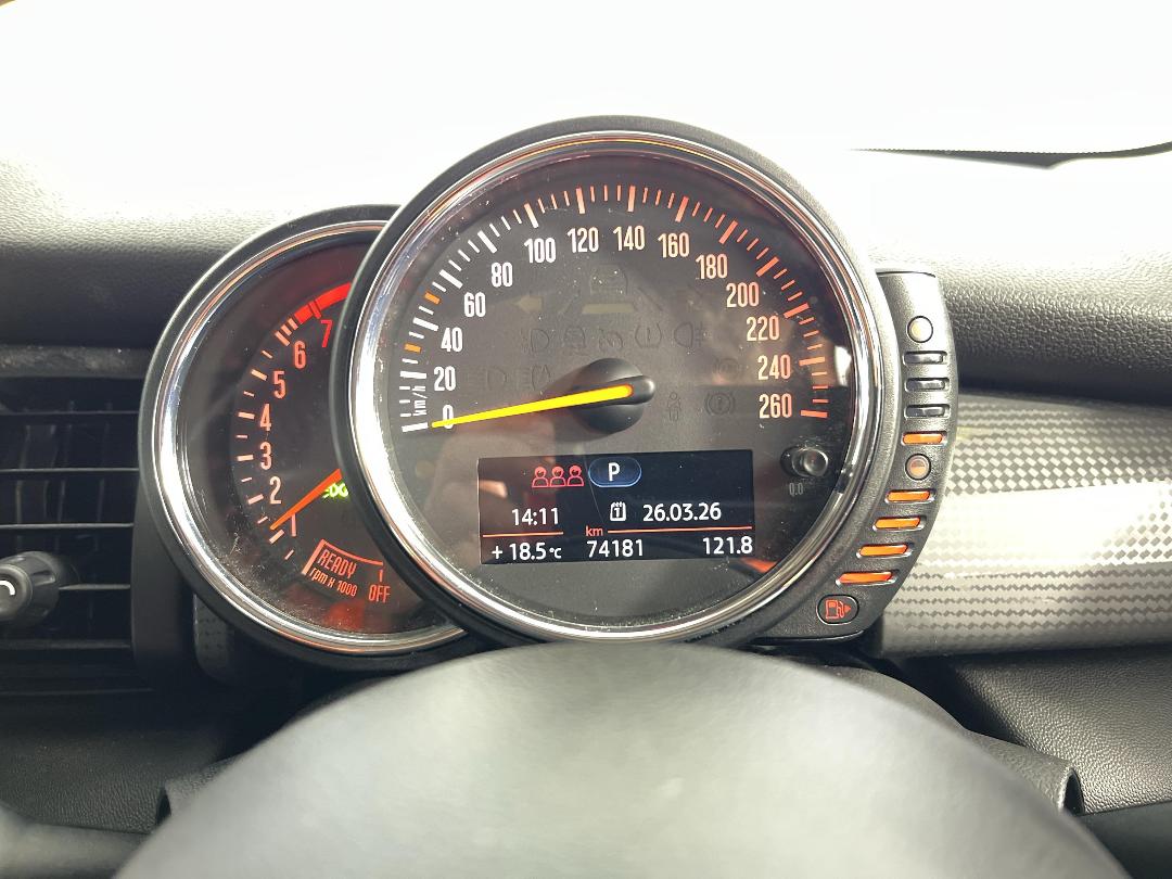 Photo '21' of Mini Hatch