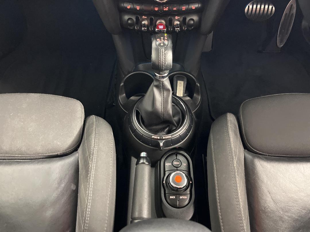 Photo '18' of Mini Hatch