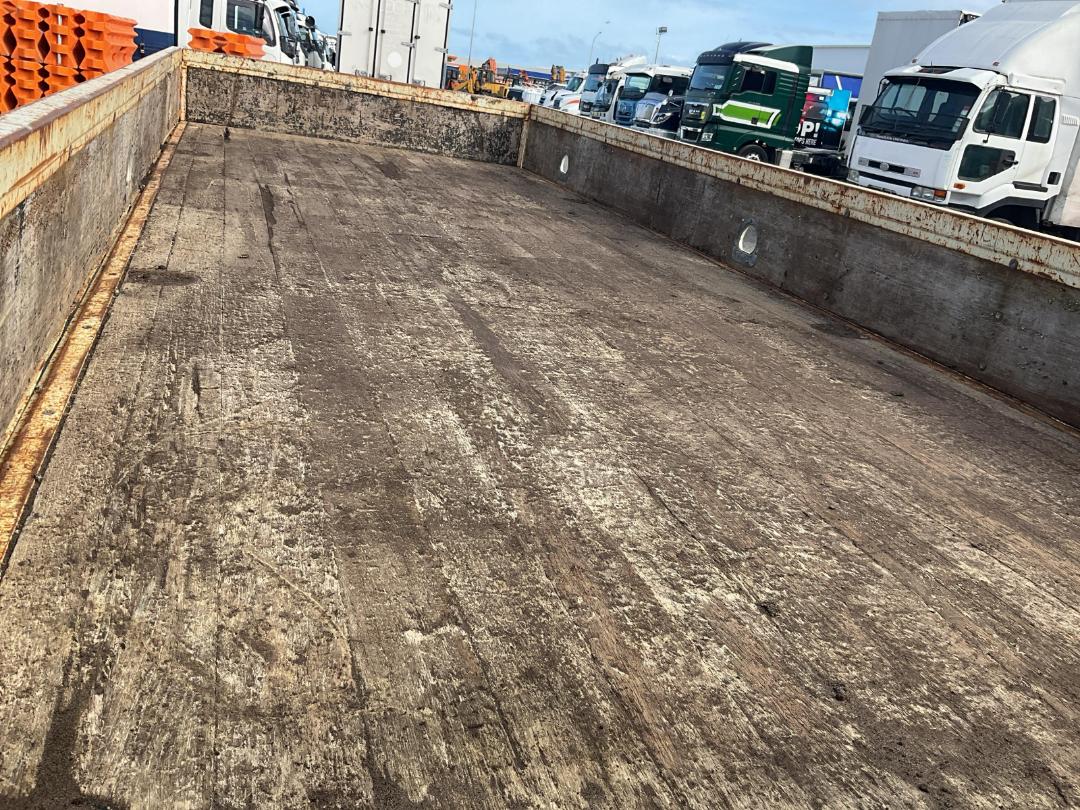 Photo '41' of Mitsubishi Canter FLAT DECK Flat Deck