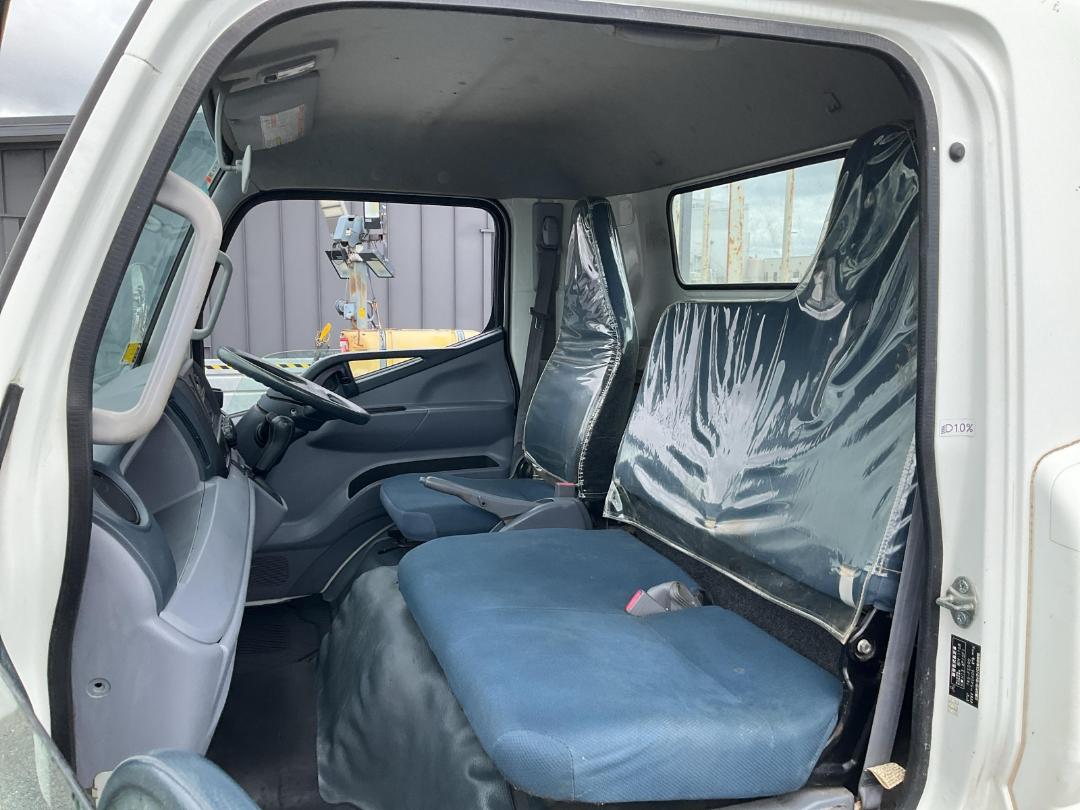 Photo '17' of Mitsubishi Canter FLAT DECK Flat Deck