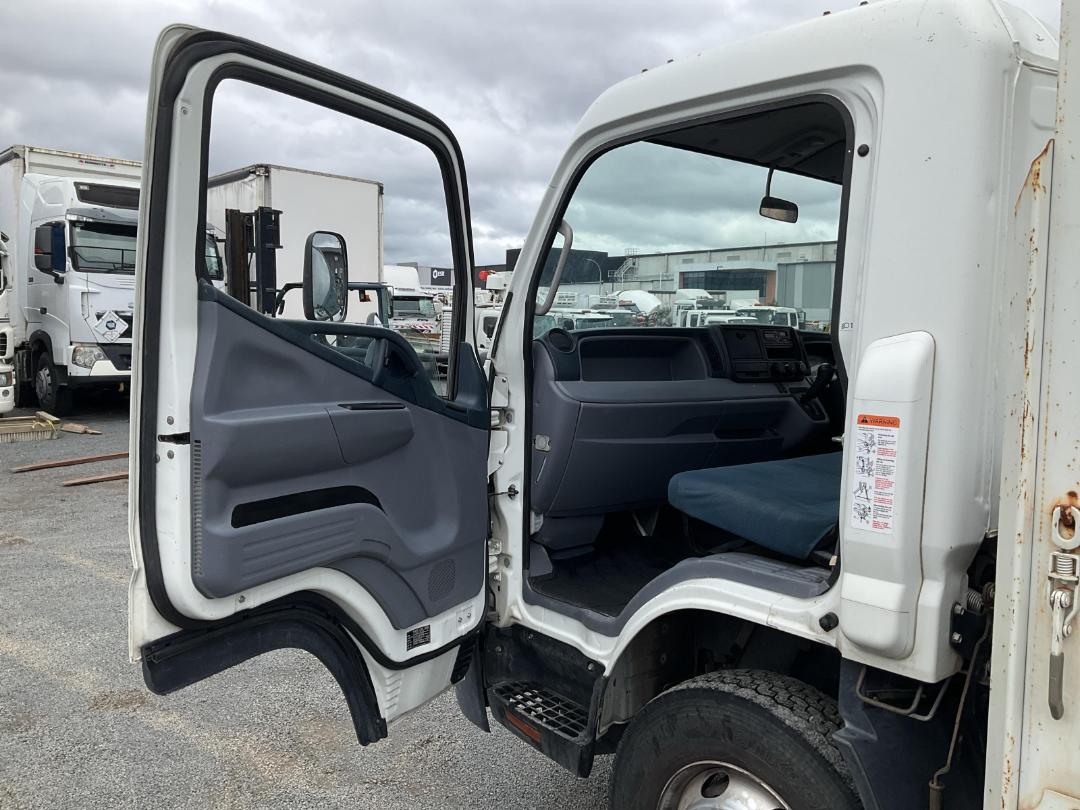 Photo '19' of Mitsubishi Canter FLAT DECK Flat Deck