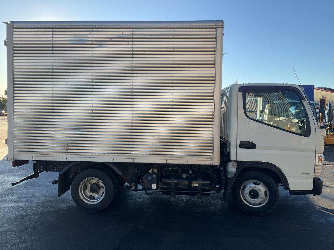 Photo '3' of Mitsubishi Fuso Canter Box Body