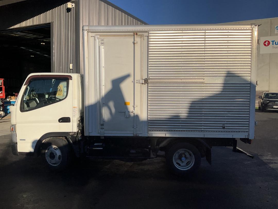 Photo '9' of Mitsubishi Fuso Canter Box Body