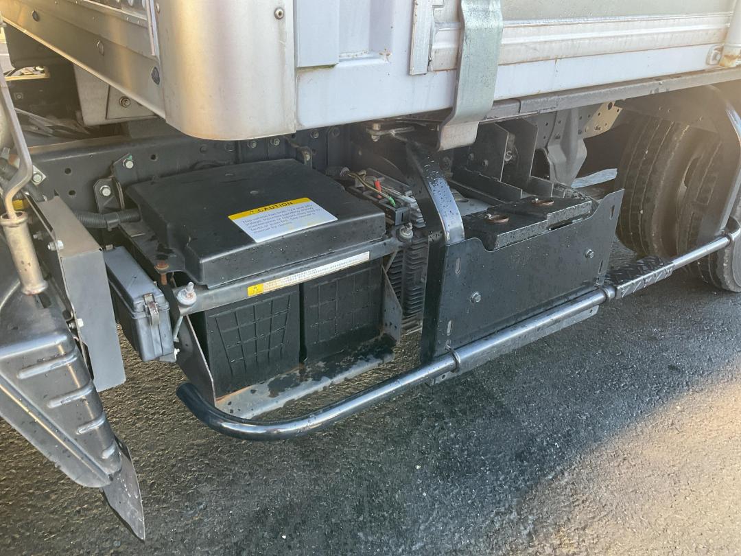 Photo '32' of Mitsubishi Fuso Canter Box Body