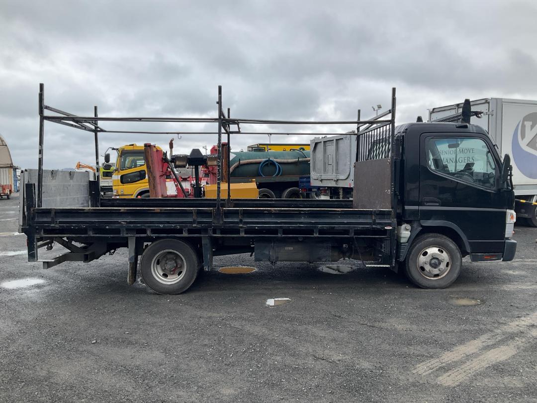 Photo '4' of MITSUBISHI FUSO CANTER FEB60E2 EURO 5 - 616 Flat Deck