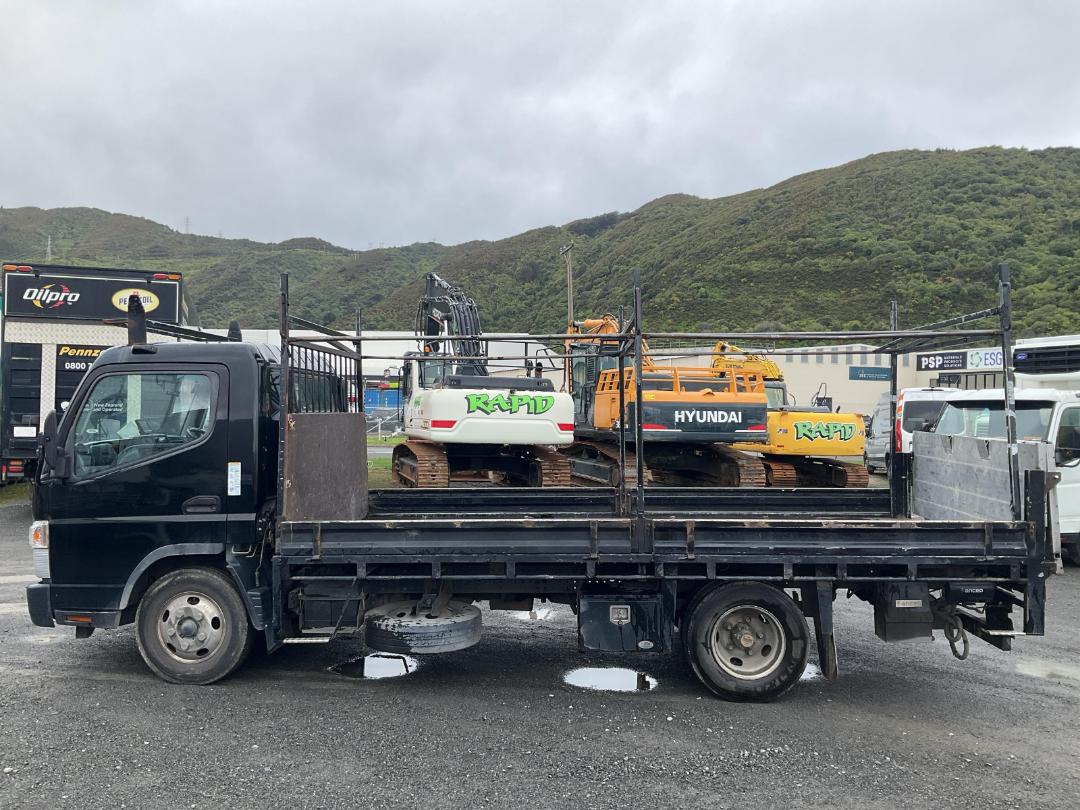 Photo '9' of MITSUBISHI FUSO CANTER FEB60E2 EURO 5 - 616 Flat Deck