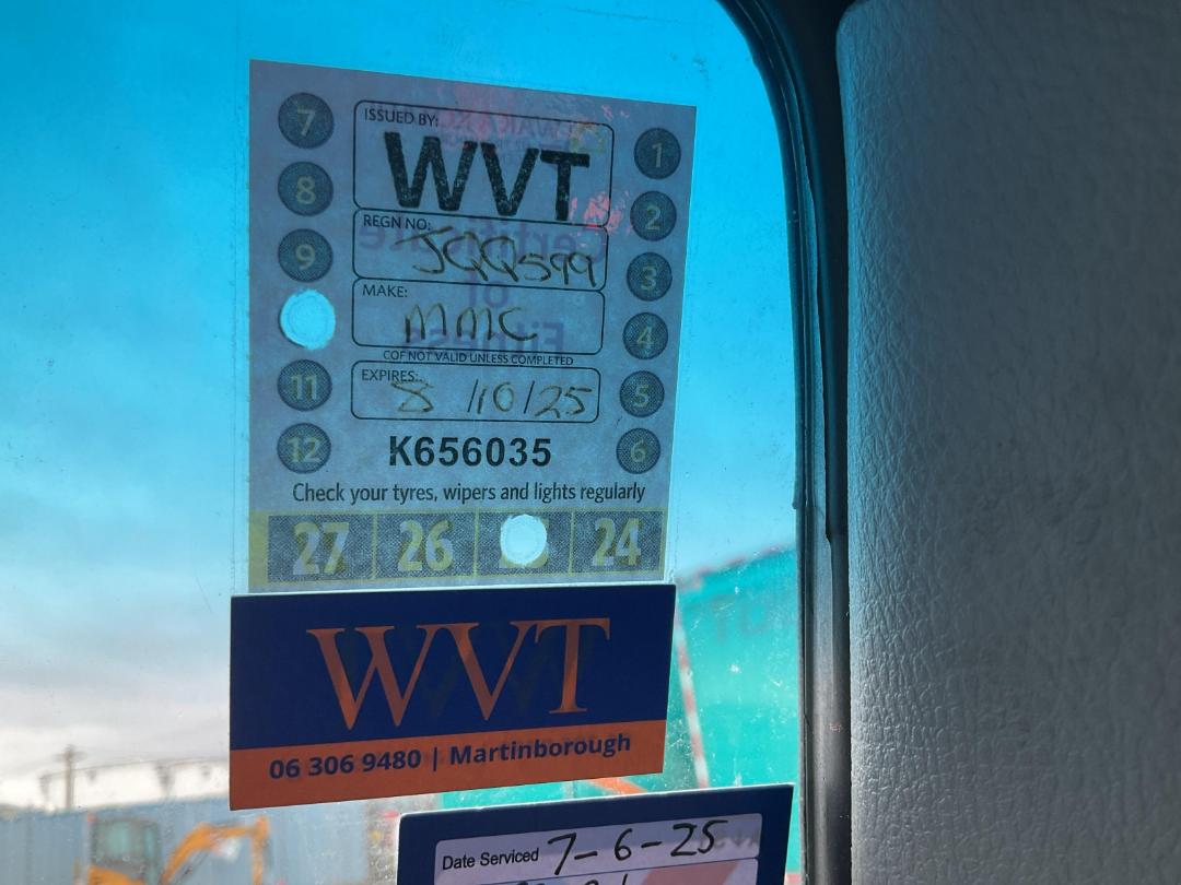 Photo '18' of MITSUBISHI FUSO CANTER FEB60E2 EURO 5 - 616 Flat Deck