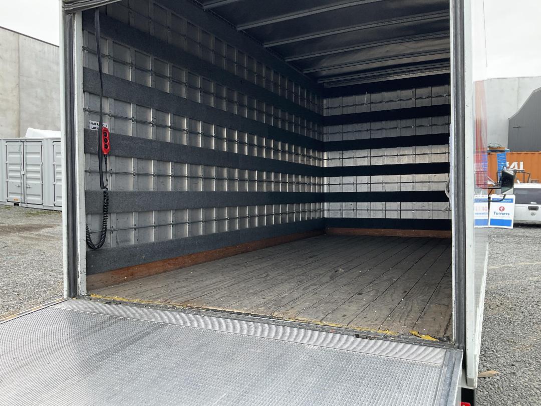 Photo '13' of Mitsubishi Fuso Canter HEV75E2 EURO5 HYBRID Box Body Photo '13' of Mitsubishi Fuso Canter HEV75E2 EURO5 HYBRID Box Body