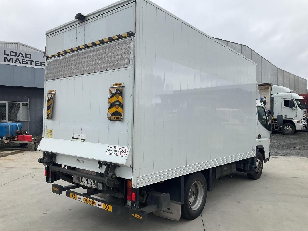 Photo '6' of Mitsubishi Fuso Canter HEV75E2 EURO5 HYBRID Box Body Photo '6' of Mitsubishi Fuso Canter HEV75E2 EURO5 HYBRID Box Body