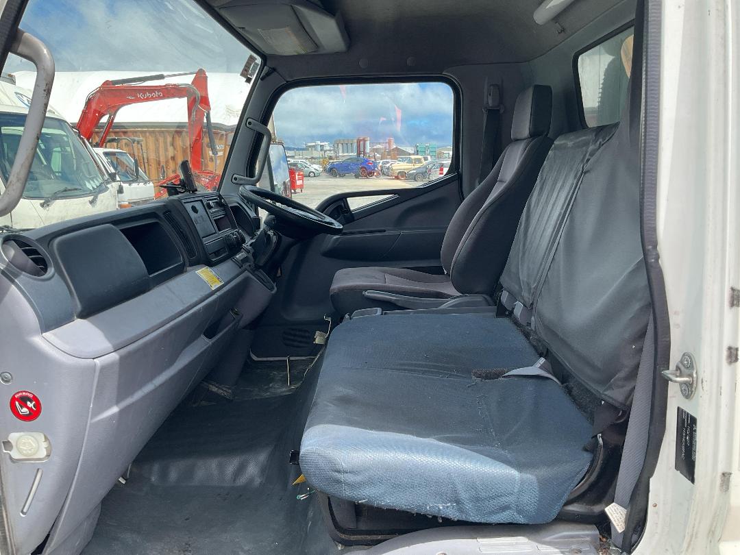 Photo '18' of Mitsubishi Fuso Canter HEV60E2 Box Body