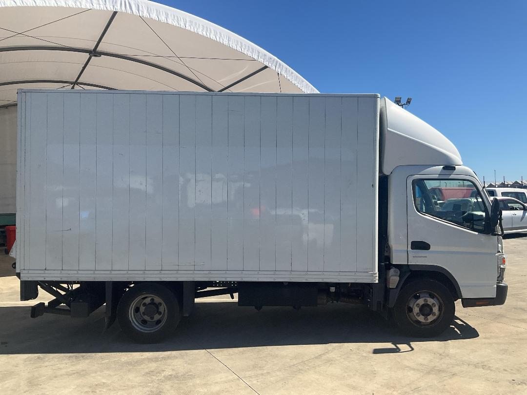 Photo '3' of Mitsubishi Fuso Canter HEV60E2 Box Body