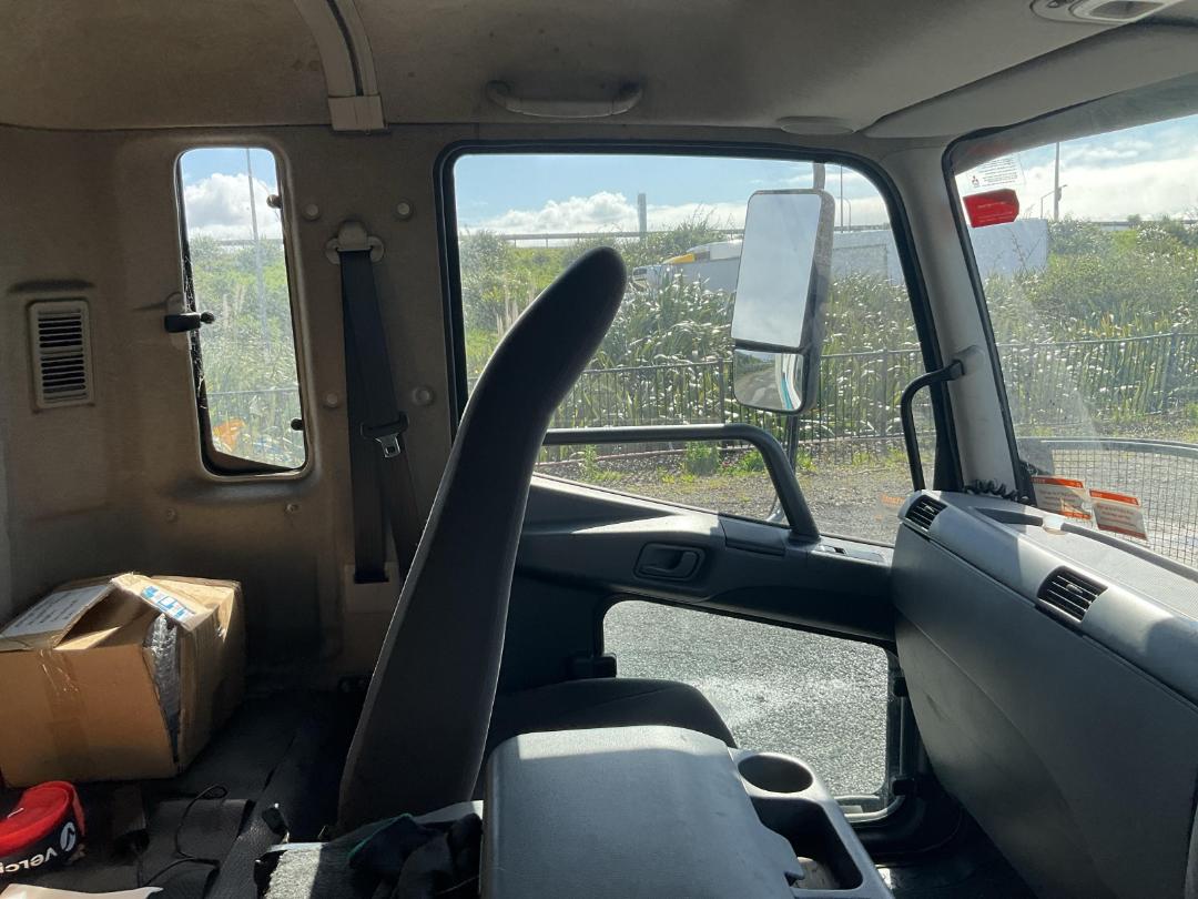 Photo '15' of Mitsubishi Fuso Fighter FM280M1 Curtainsider