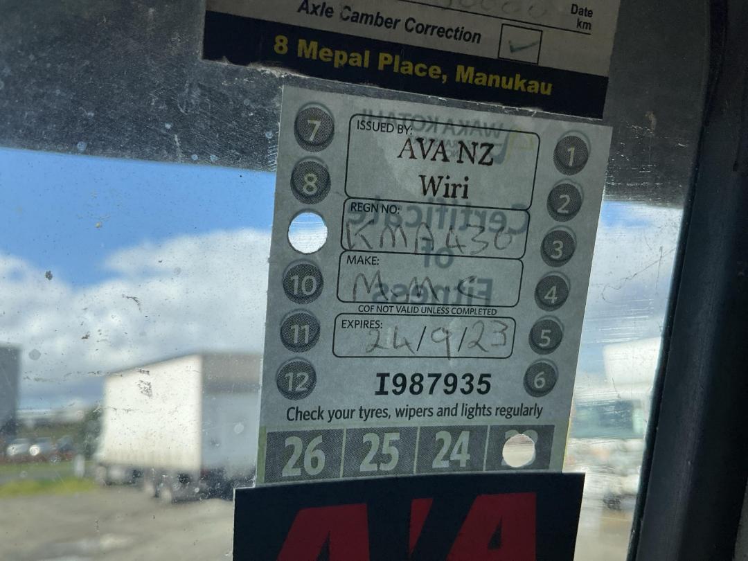 Photo '33' of Mitsubishi Fuso Fighter FM280M1 Curtainsider