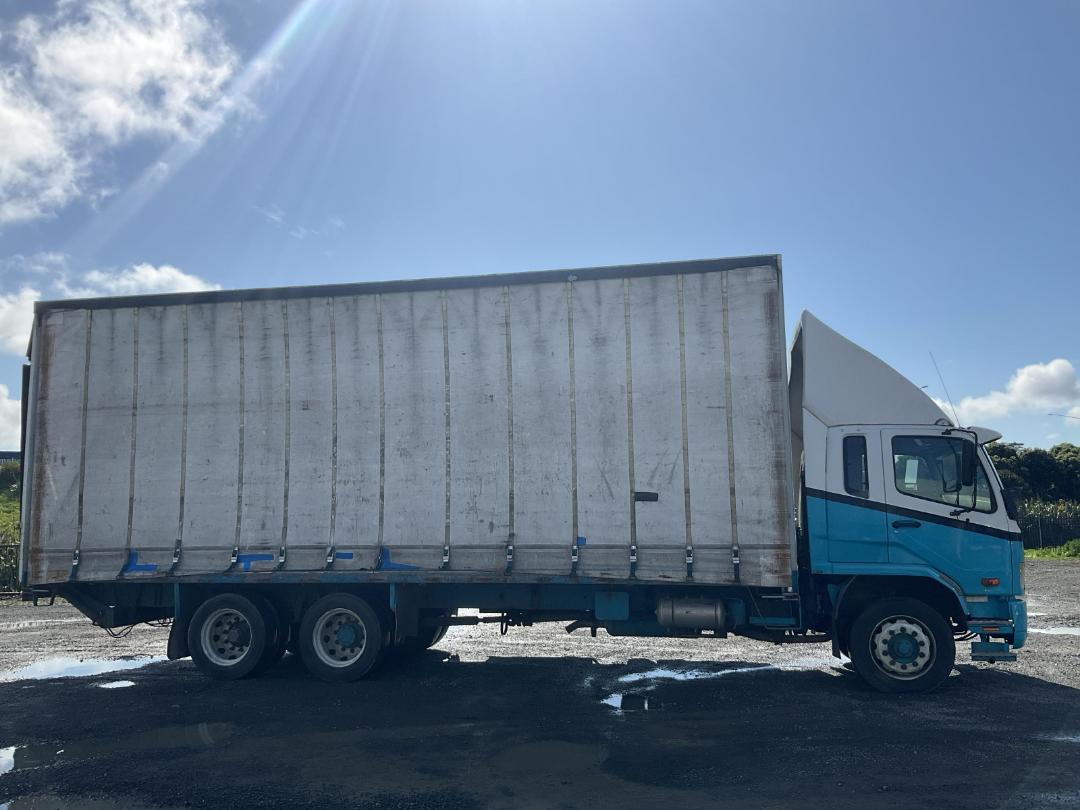 Photo '3' of Mitsubishi Fuso Fighter FM280M1 Curtainsider