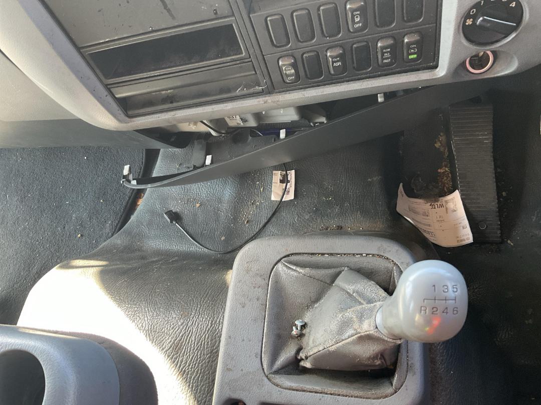 Photo '17' of Mitsubishi Fuso Fighter FM280M1 Curtainsider