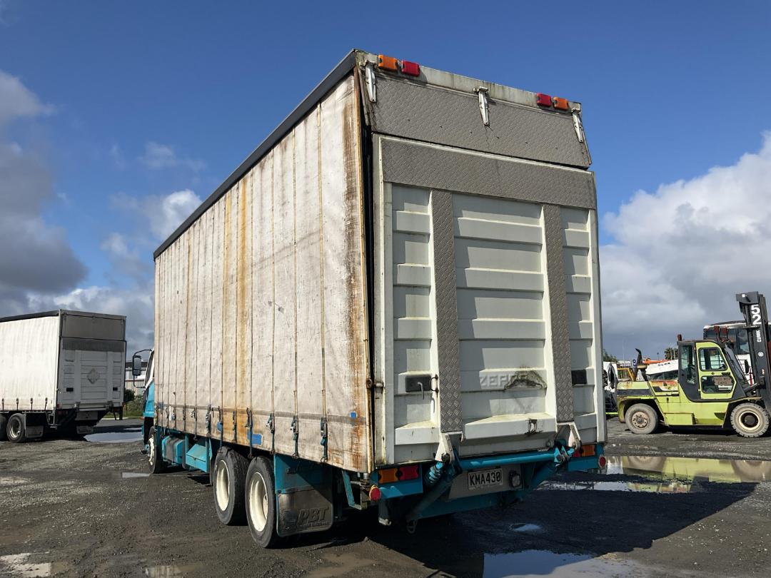 Photo '6' of Mitsubishi Fuso Fighter FM280M1 Curtainsider