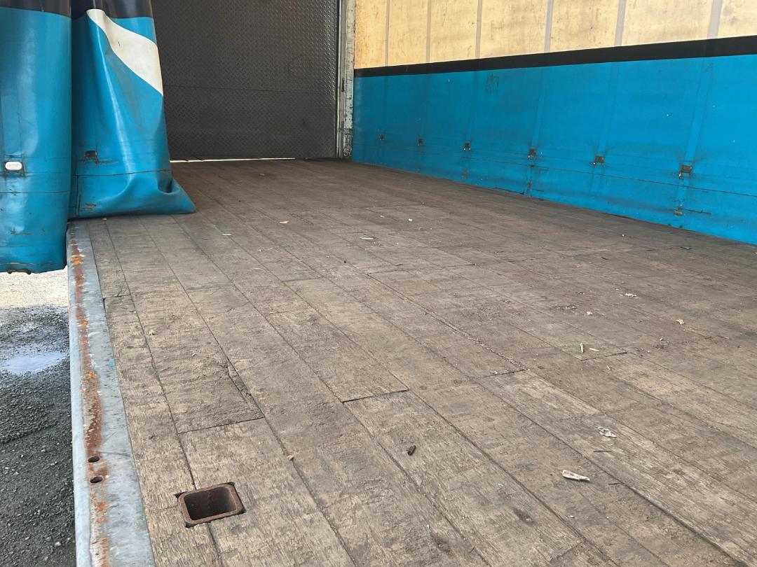 Photo '23' of Mitsubishi Fuso Fighter FM280M1 Curtainsider