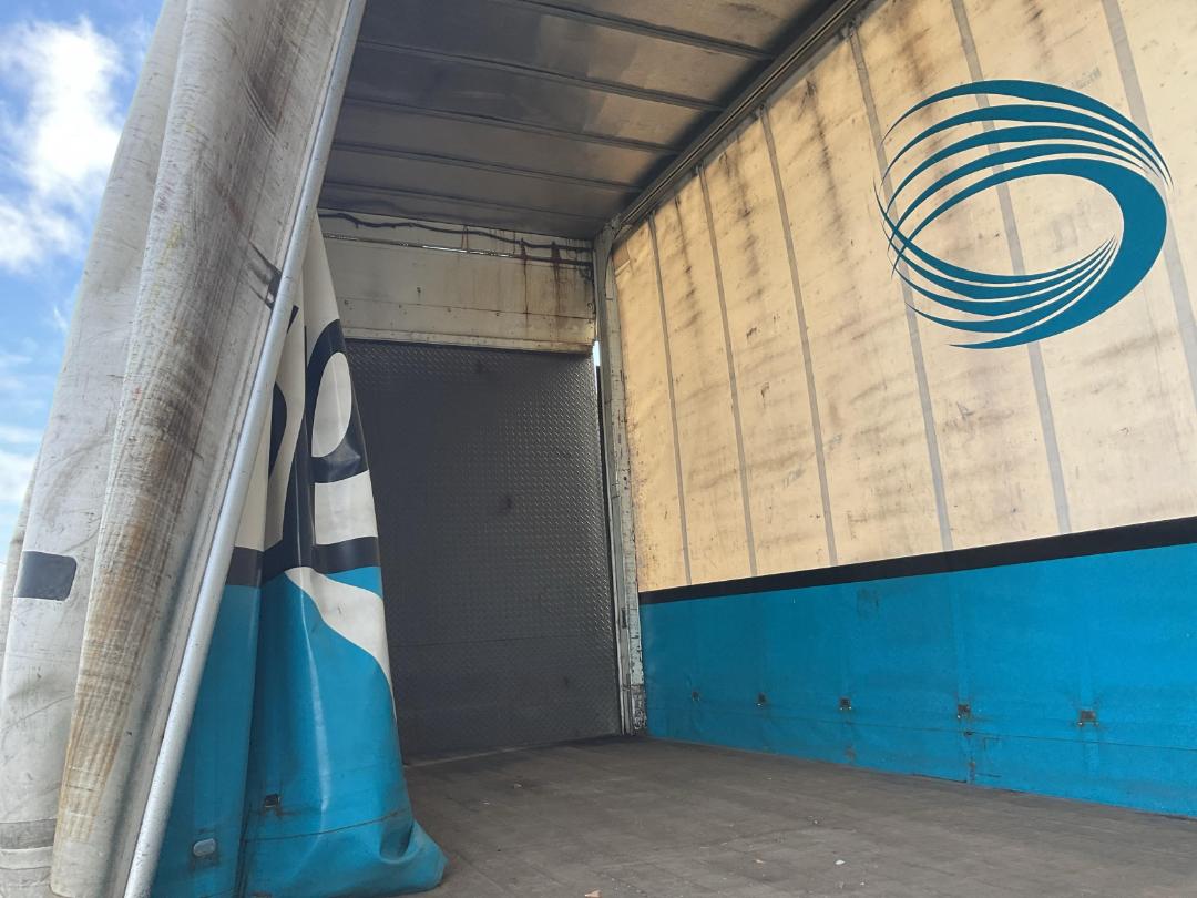 Photo '31' of Mitsubishi Fuso Fighter FM280M1 Curtainsider