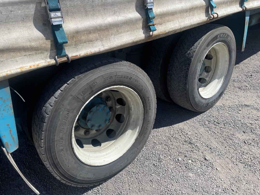 Photo '13' of Mitsubishi Fuso Fighter FU281U1 Curtainsider