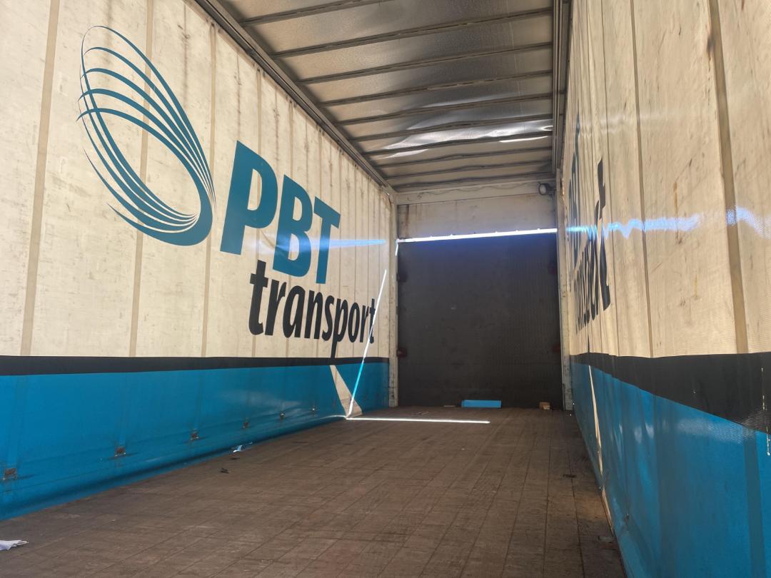 Photo '17' of Mitsubishi Fuso Fighter FU281U1 Curtainsider