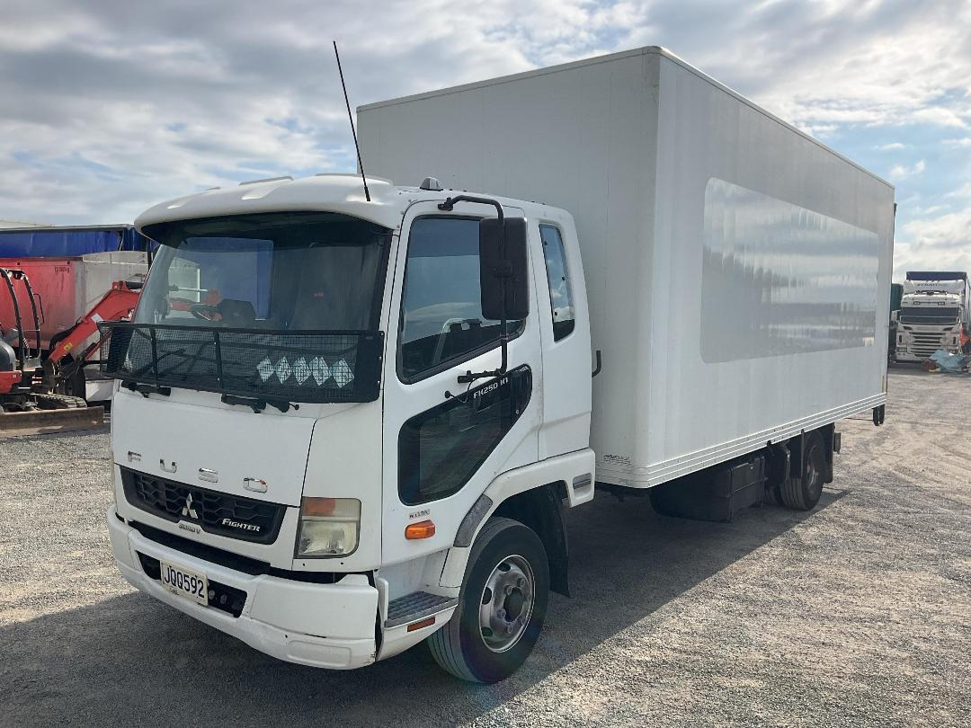 Photo '8' of Mitsubishi Fuso Fighter FK250K1D Box Body