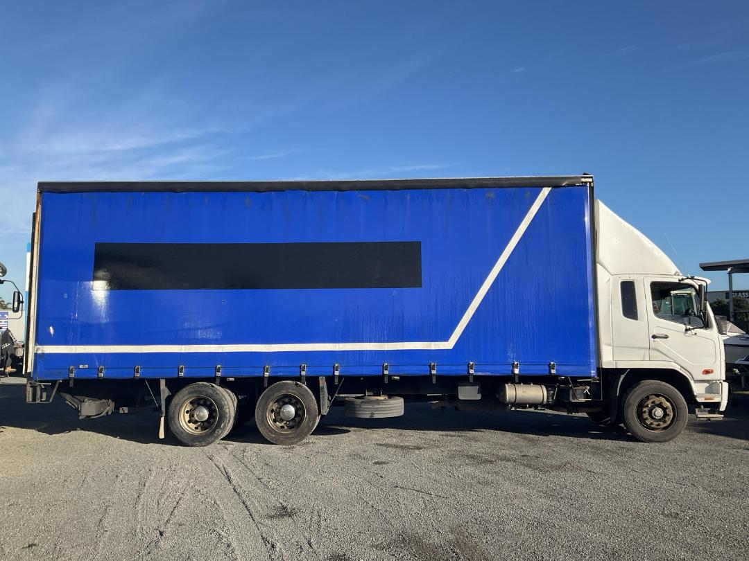 Photo '3' of Mitsubishi Fuso FU281R1 Curtainsider